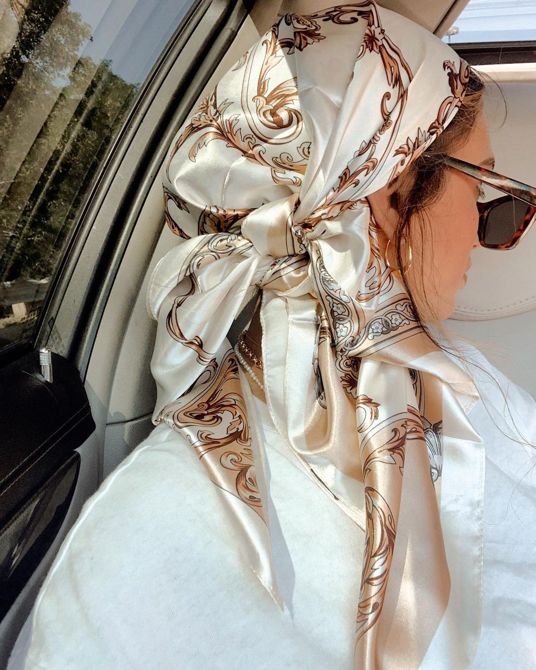 Lenço quadrado de cetim femini - Silk Neck Scarf avaliação e preço